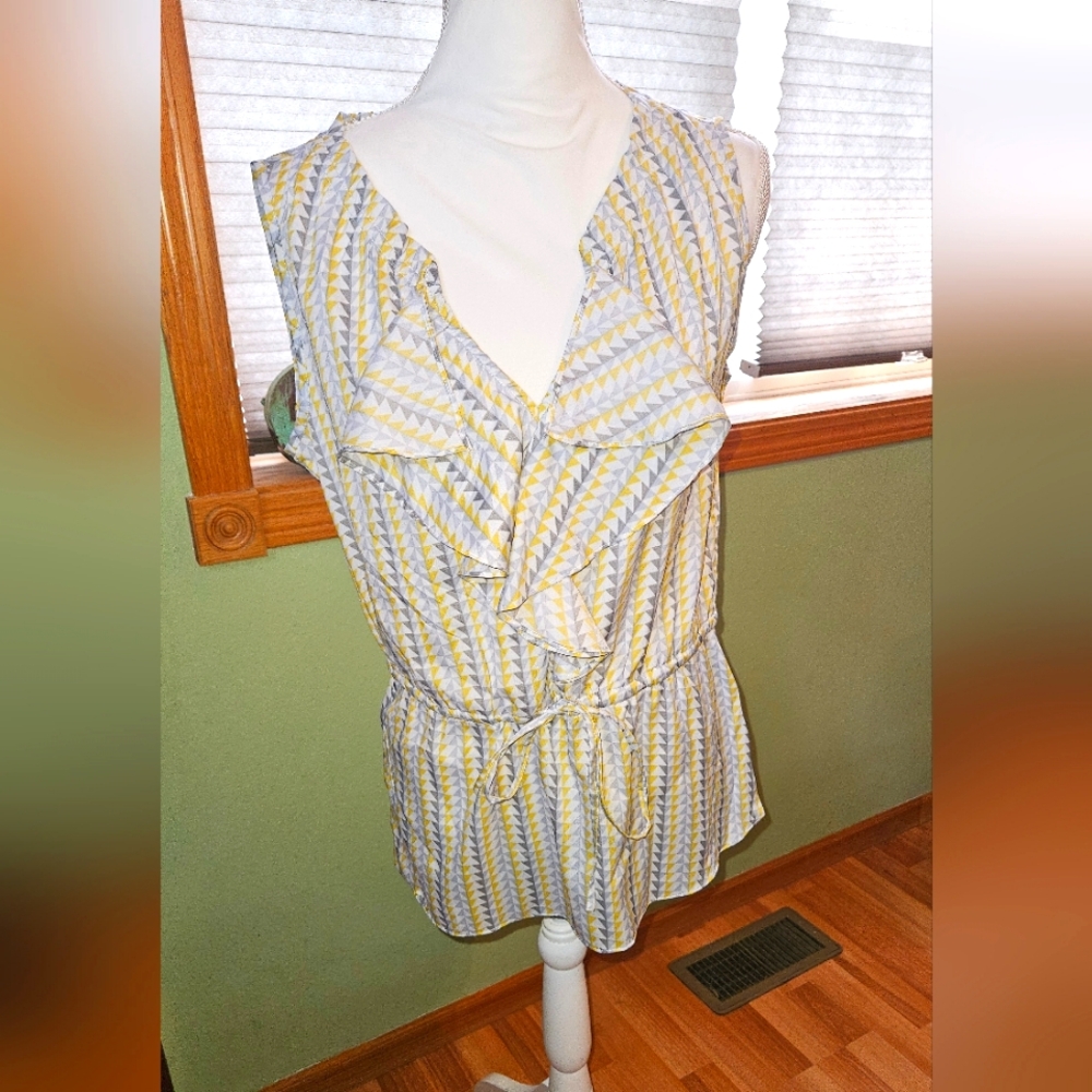 NWT Banana Republic sleeveless blouse.  Size small. Yellow/gray/white